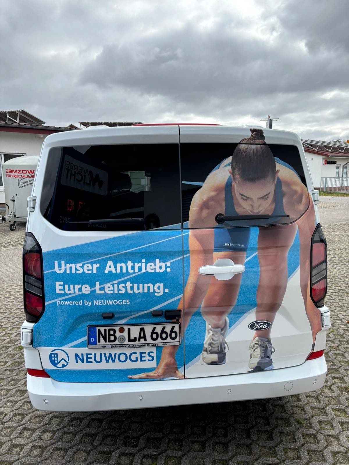 2025-10-22 NB-LA 666 Bild Heckansicht